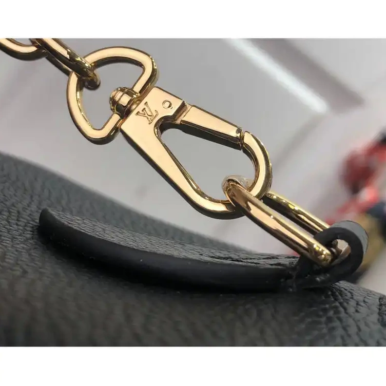 2111FY0058 LV Bags 0526